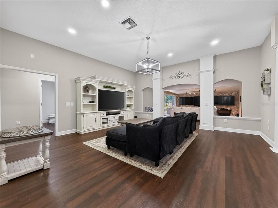 For Rent: $4,550 (5 beds, 3 baths, 3900 Square Feet)