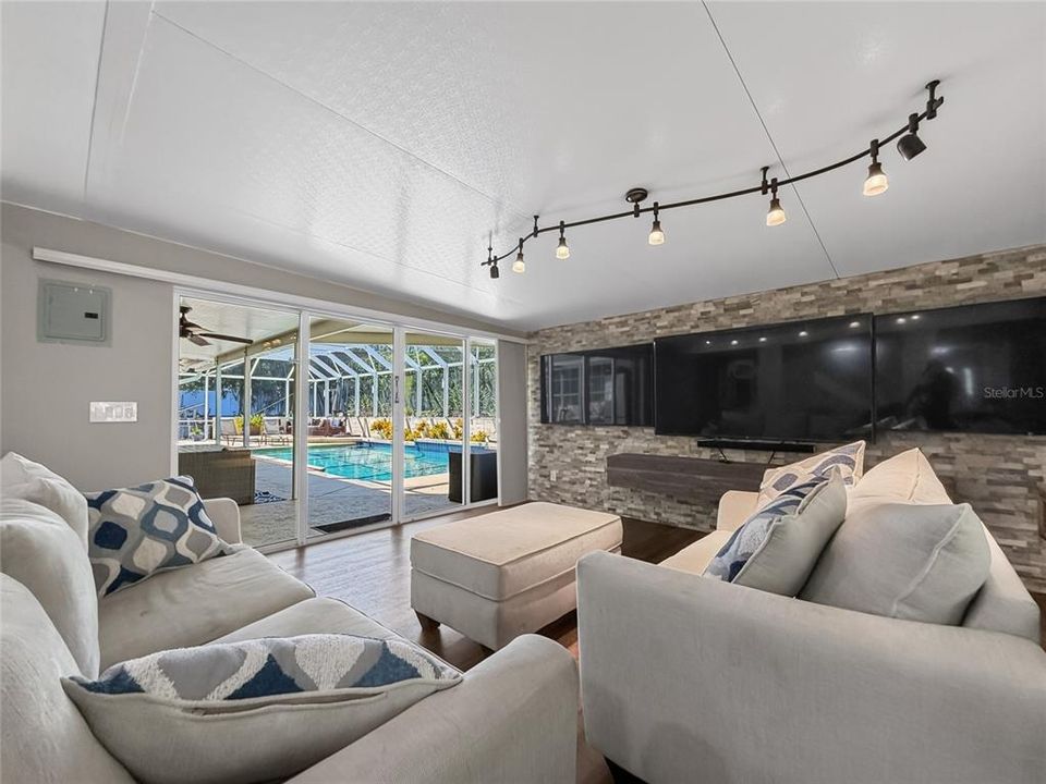 For Rent: $4,550 (5 beds, 3 baths, 3900 Square Feet)