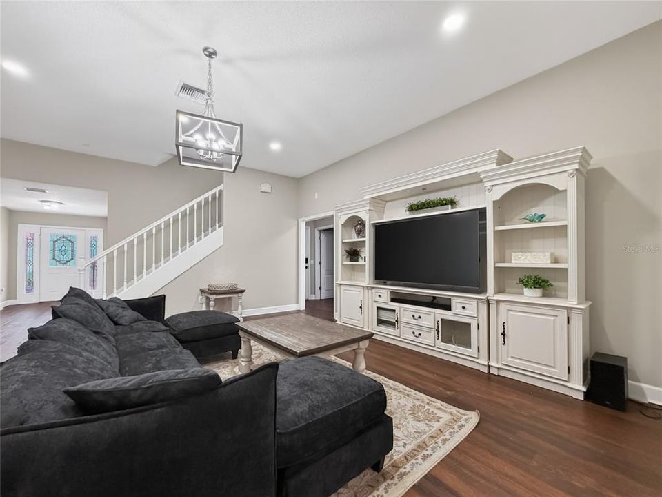 For Rent: $4,550 (5 beds, 3 baths, 3900 Square Feet)