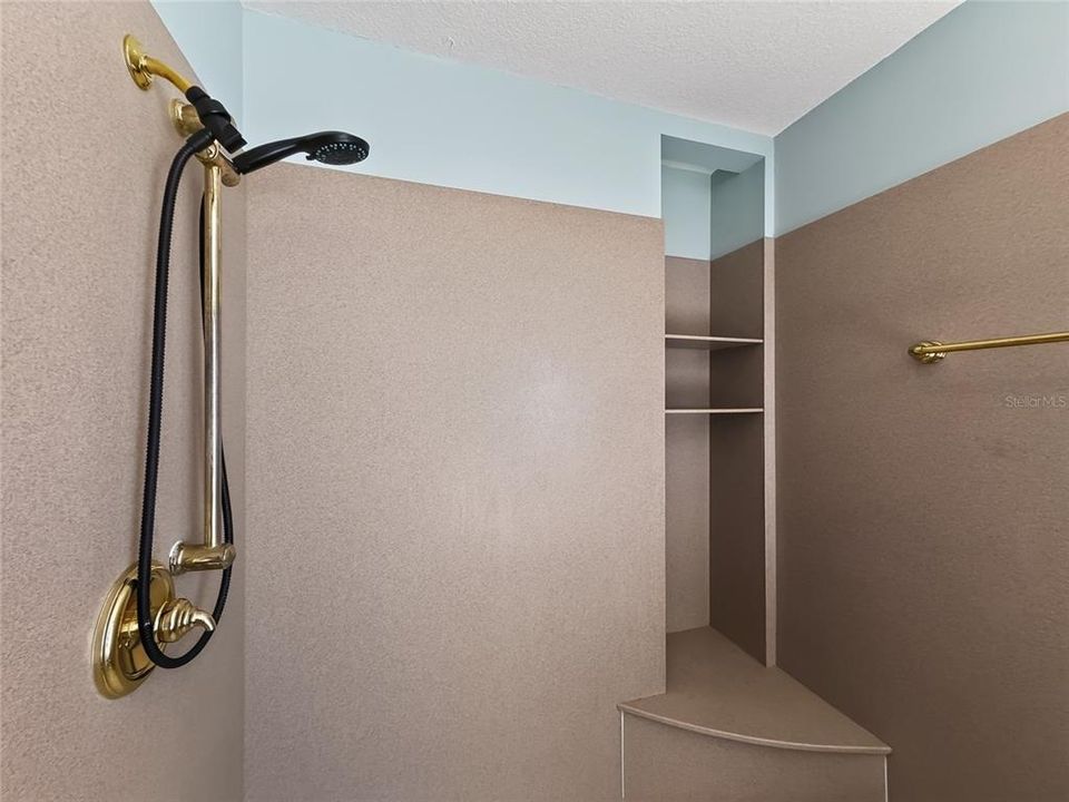 For Rent: $4,550 (5 beds, 3 baths, 3900 Square Feet)