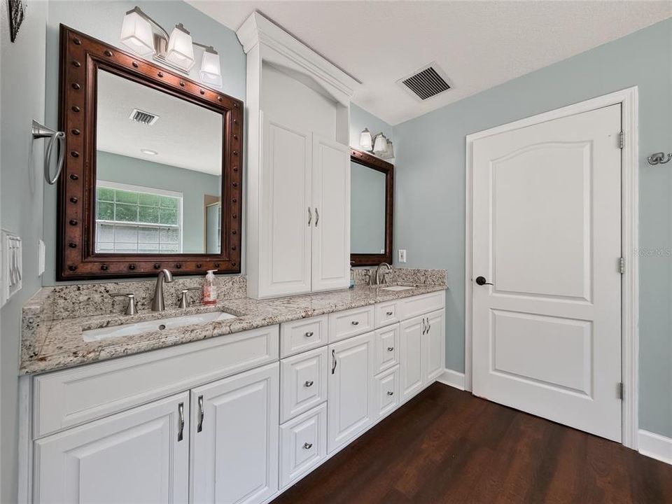 For Rent: $4,550 (5 beds, 3 baths, 3900 Square Feet)