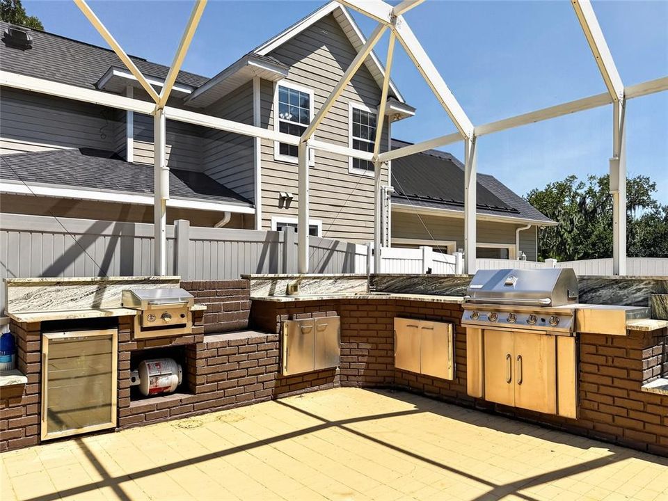 For Rent: $4,550 (5 beds, 3 baths, 3900 Square Feet)