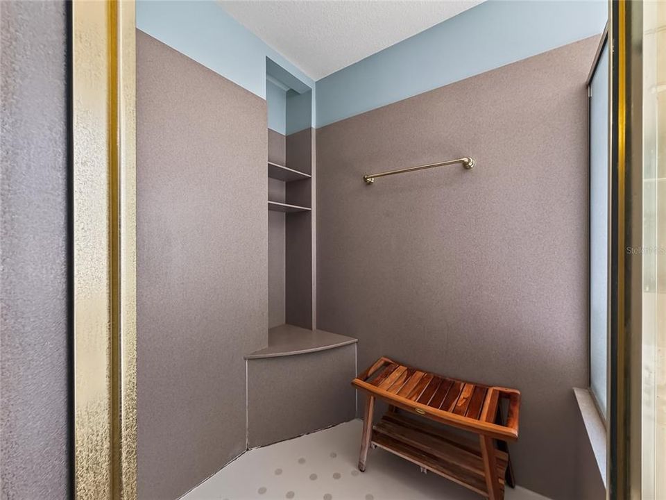 For Rent: $4,550 (5 beds, 3 baths, 3900 Square Feet)