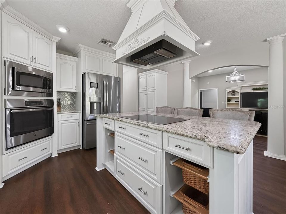 For Rent: $4,550 (5 beds, 3 baths, 3900 Square Feet)