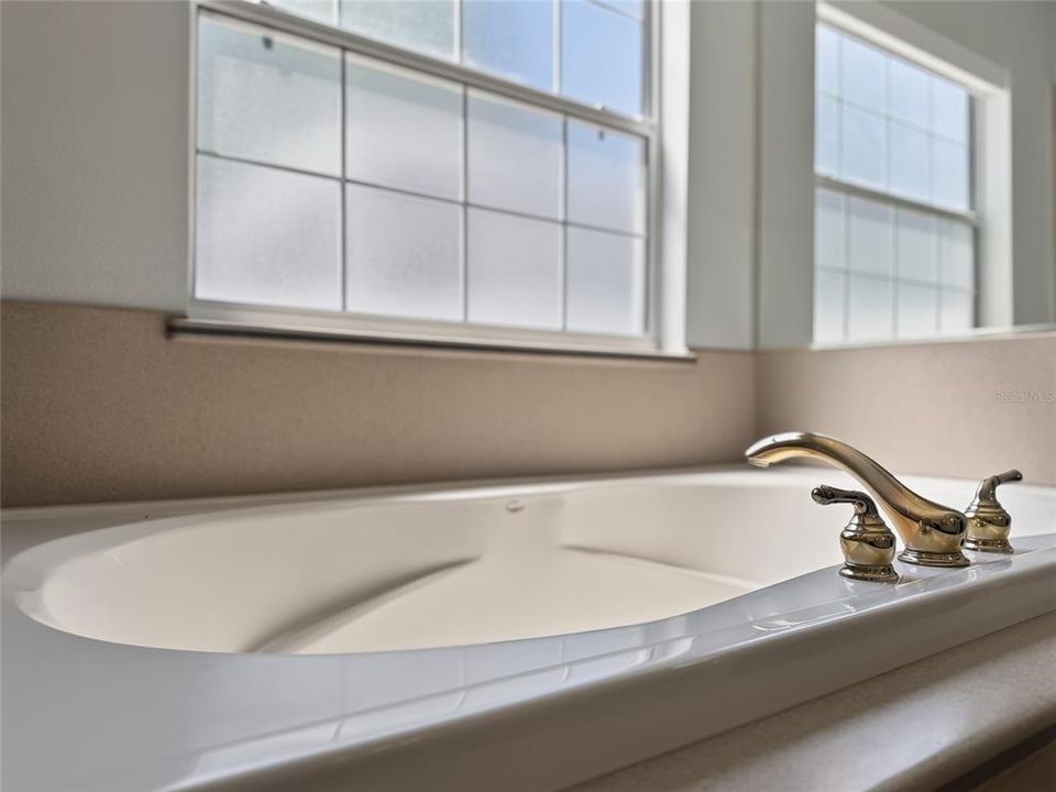 For Rent: $4,550 (5 beds, 3 baths, 3900 Square Feet)