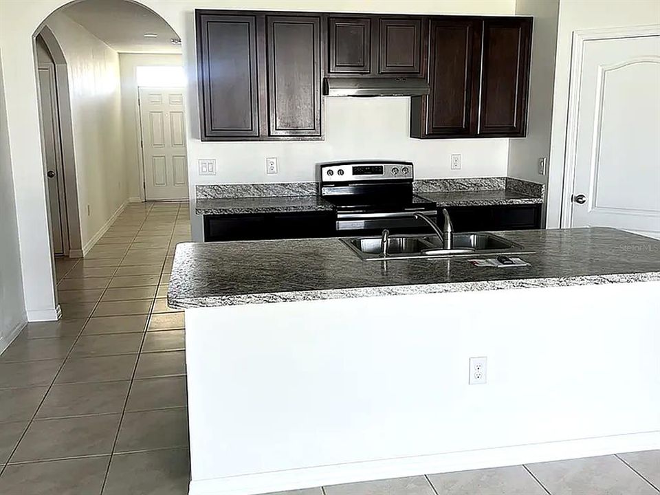 For Rent: $2,100 (4 beds, 2 baths, 1851 Square Feet)