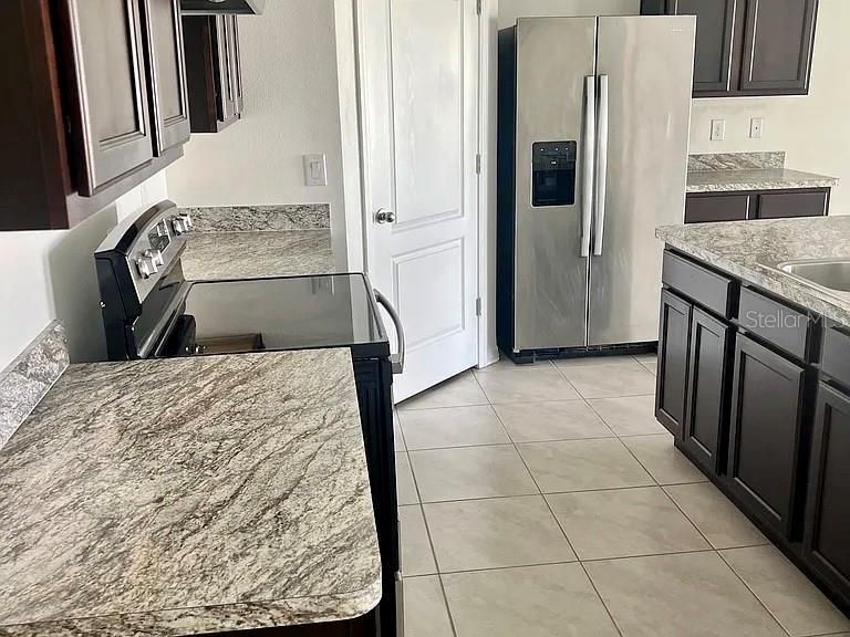 For Rent: $2,100 (4 beds, 2 baths, 1851 Square Feet)
