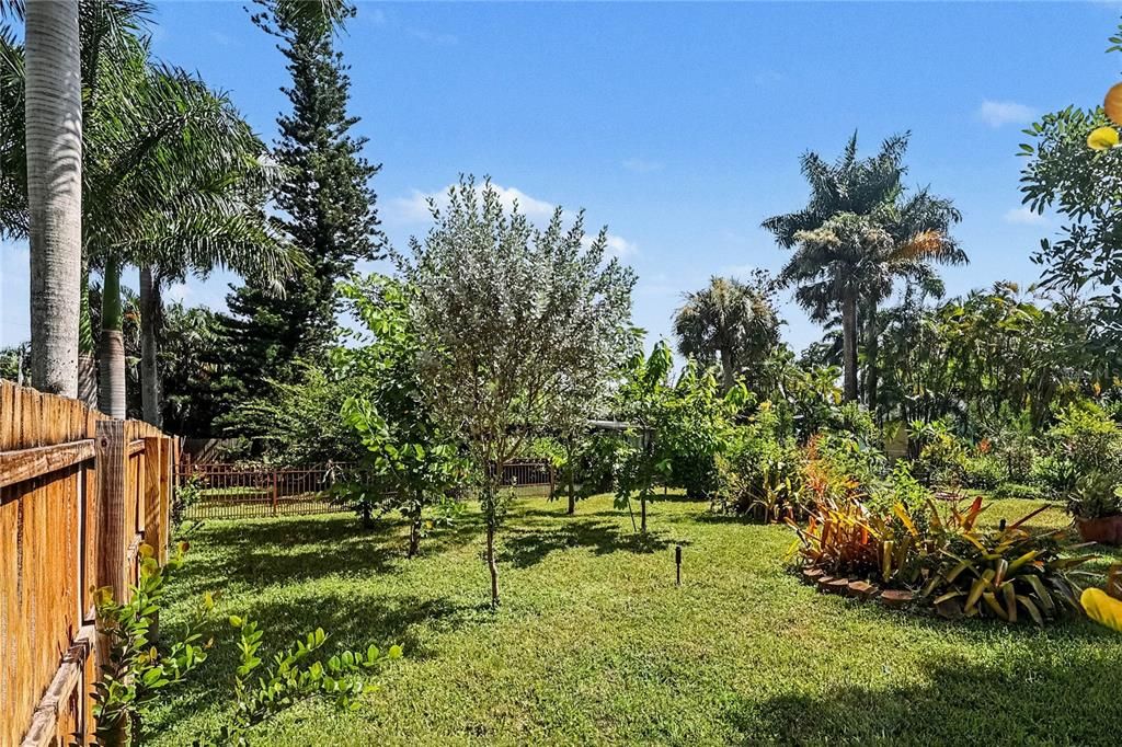 На продажу: $225,000 (2 спален, 1 ванн, 1066 Квадратных фут)