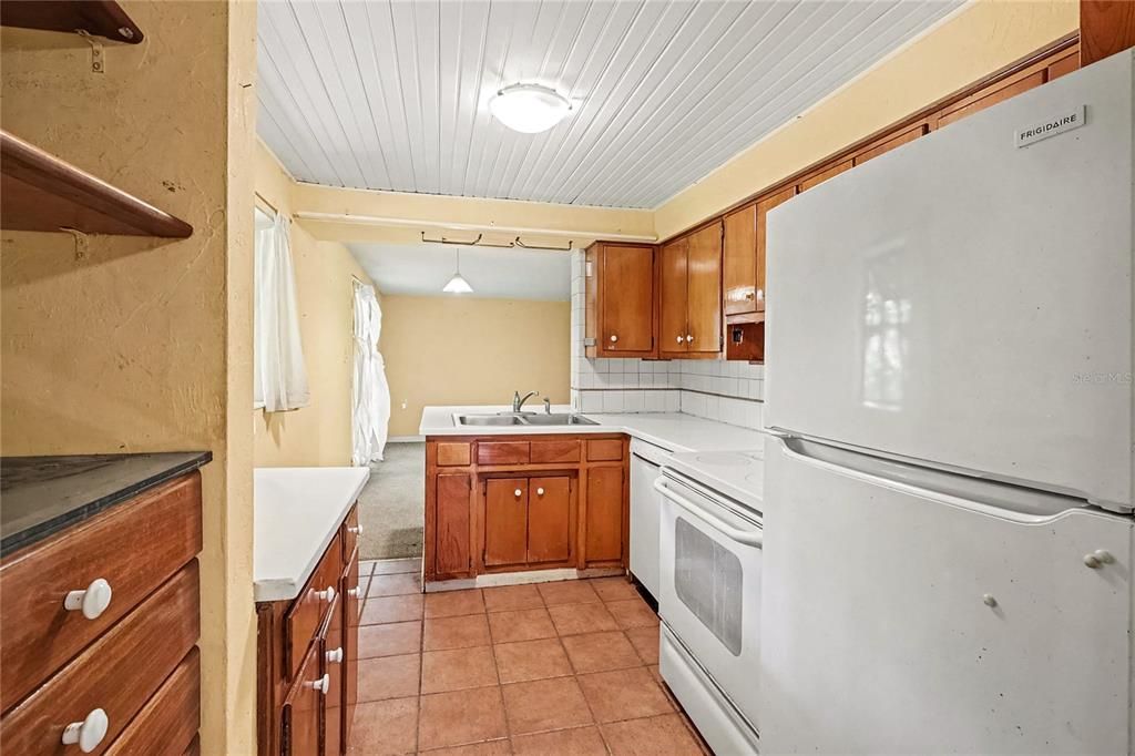 На продажу: $225,000 (2 спален, 1 ванн, 1066 Квадратных фут)
