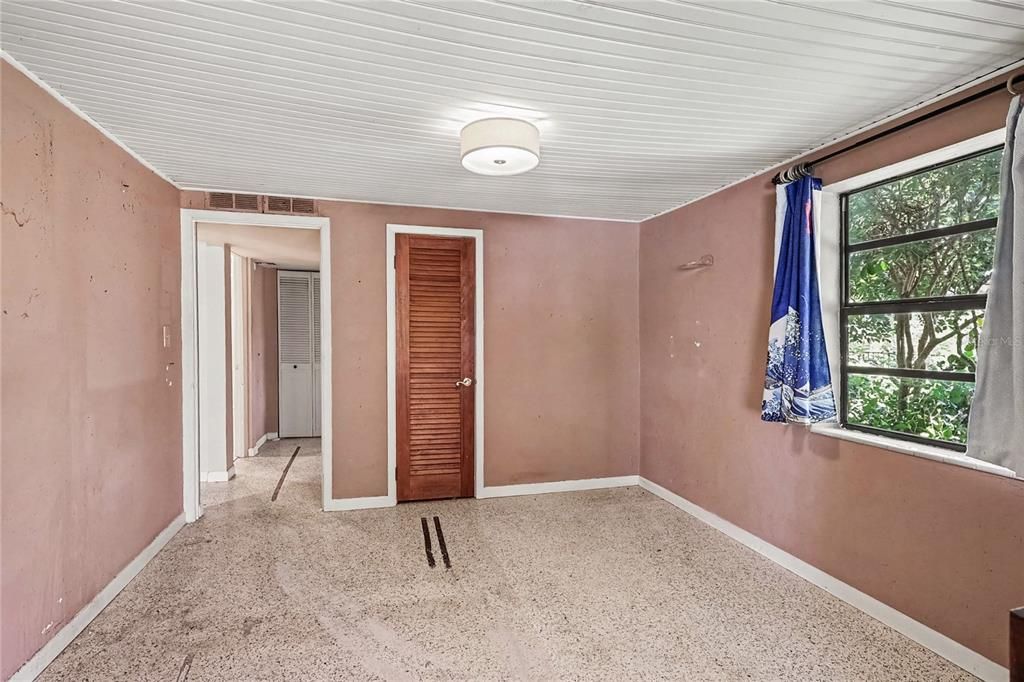 На продажу: $225,000 (2 спален, 1 ванн, 1066 Квадратных фут)