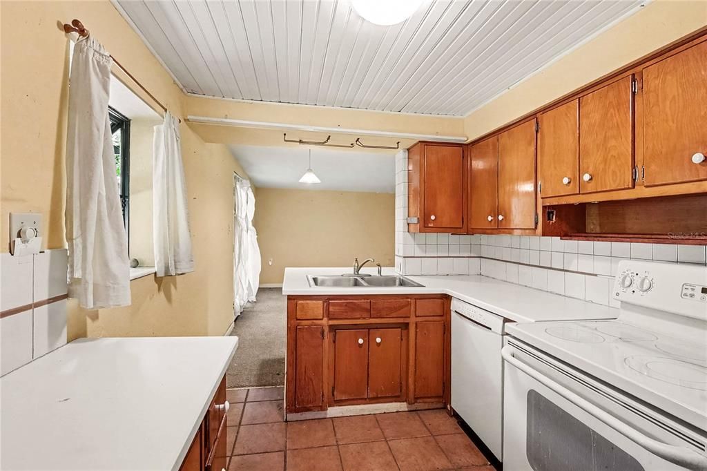 На продажу: $225,000 (2 спален, 1 ванн, 1066 Квадратных фут)