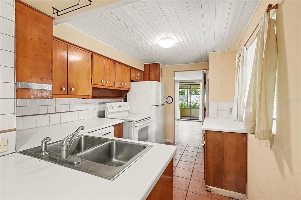 На продажу: $225,000 (2 спален, 1 ванн, 1066 Квадратных фут)