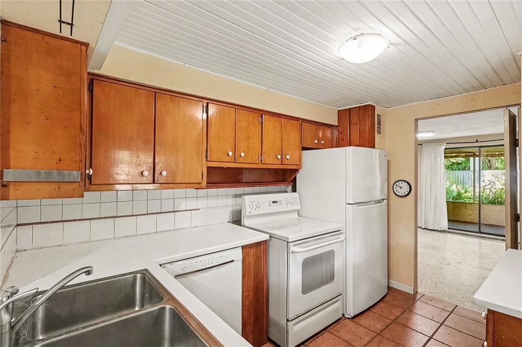 На продажу: $225,000 (2 спален, 1 ванн, 1066 Квадратных фут)