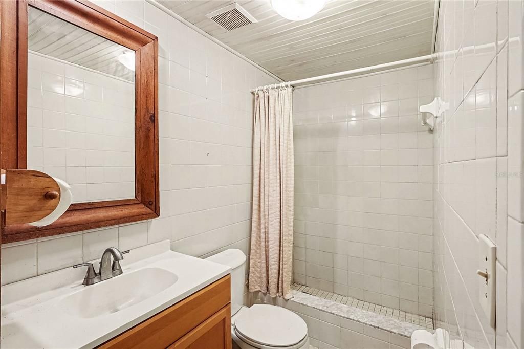 На продажу: $225,000 (2 спален, 1 ванн, 1066 Квадратных фут)