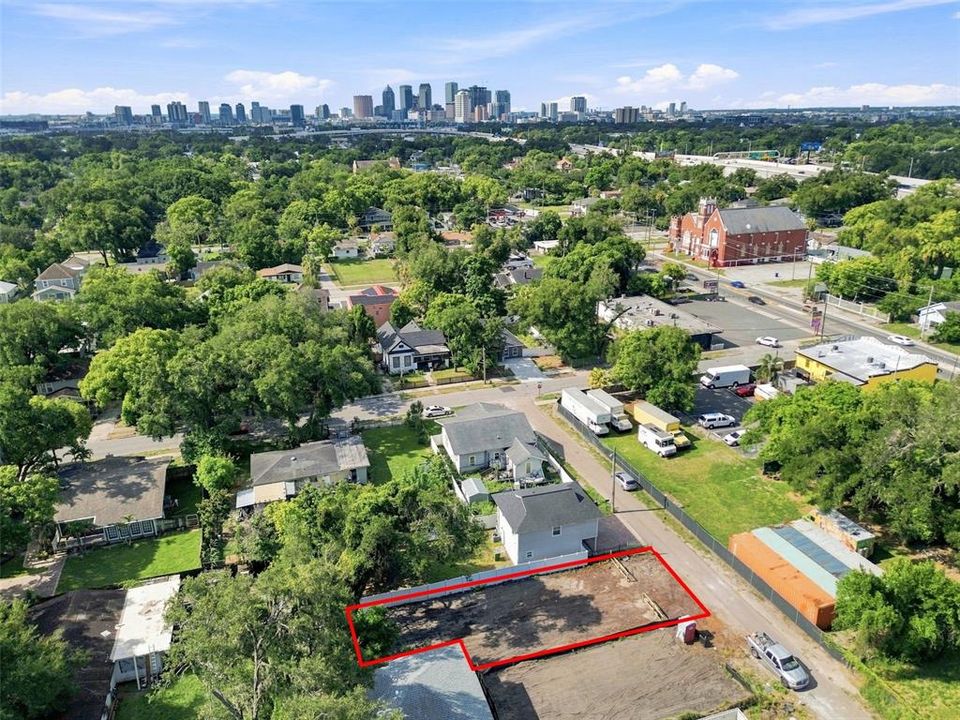 На продажу: $99,000 (0.09 acres)