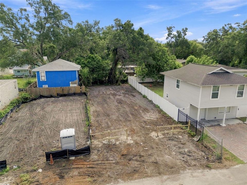 На продажу: $99,000 (0.09 acres)