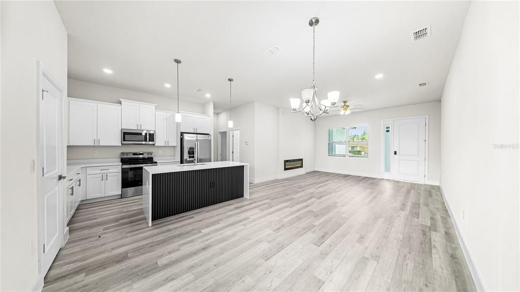 For Sale: $359,900 (4 beds, 2 baths, 1695 Square Feet)