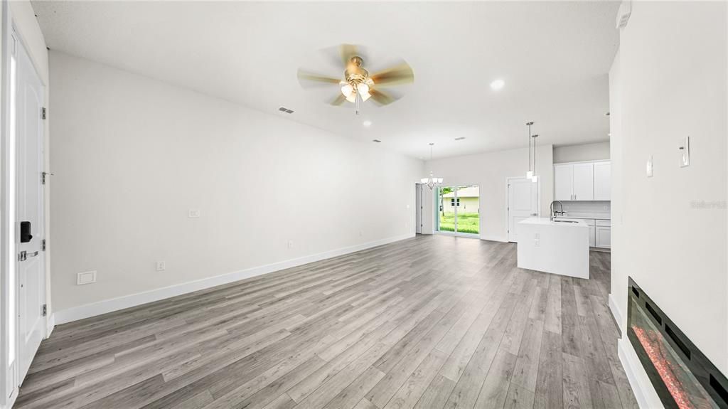 For Sale: $359,900 (4 beds, 2 baths, 1695 Square Feet)