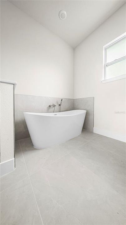 For Sale: $359,900 (4 beds, 2 baths, 1695 Square Feet)