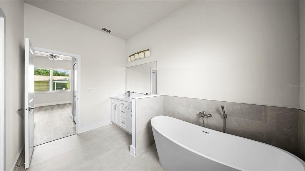 For Sale: $359,900 (4 beds, 2 baths, 1695 Square Feet)