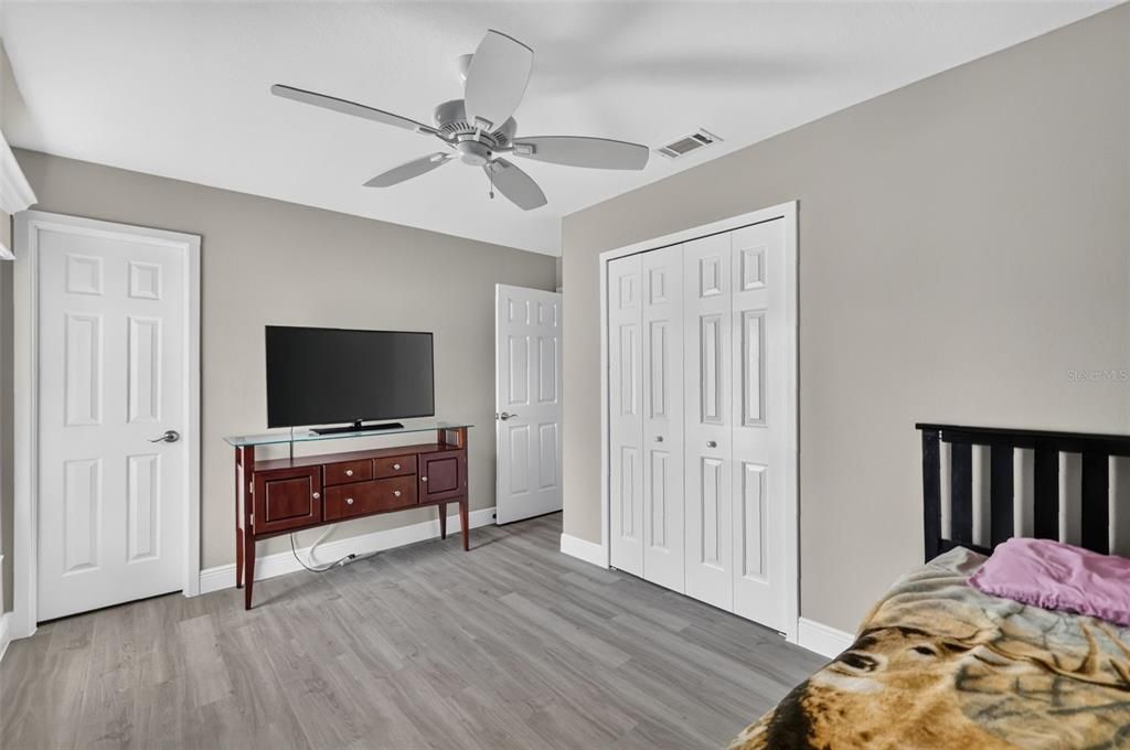 For Sale: $250,000 (3 beds, 1 baths, 1140 Square Feet)