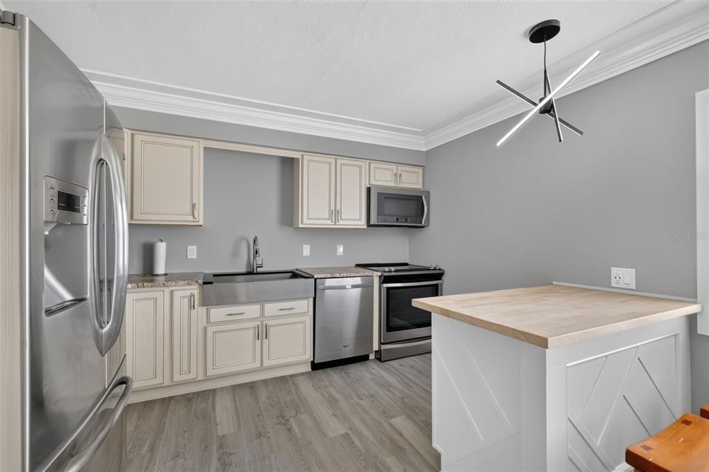 For Sale: $250,000 (3 beds, 1 baths, 1140 Square Feet)