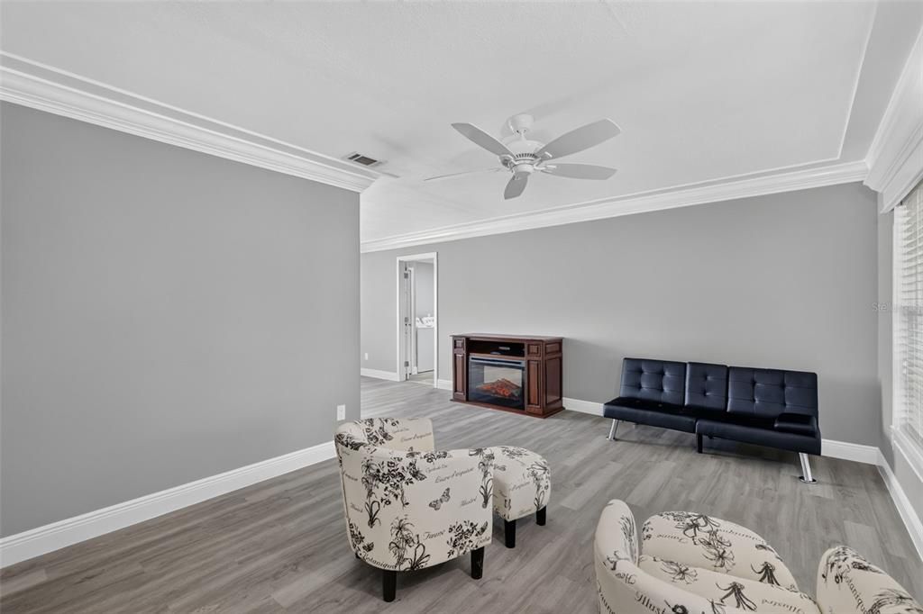 For Sale: $250,000 (3 beds, 1 baths, 1140 Square Feet)