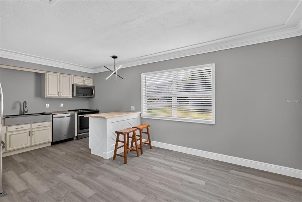 For Sale: $250,000 (3 beds, 1 baths, 1140 Square Feet)