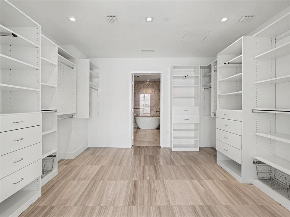 В аренду: $14,000 (3 спален, 2 ванн, 2404 Квадратных фут)
