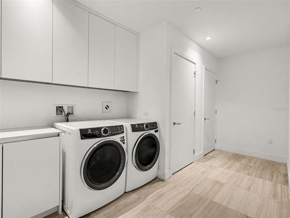 В аренду: $14,000 (3 спален, 2 ванн, 2404 Квадратных фут)