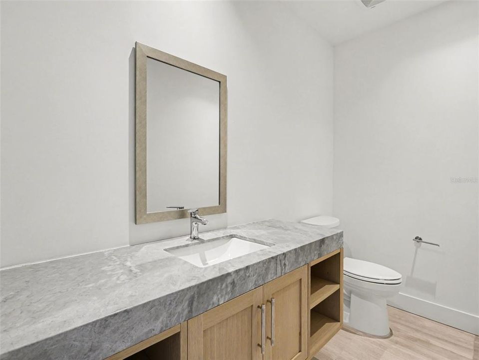 В аренду: $14,000 (3 спален, 2 ванн, 2404 Квадратных фут)