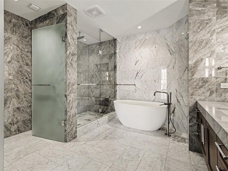 В аренду: $14,000 (3 спален, 2 ванн, 2404 Квадратных фут)