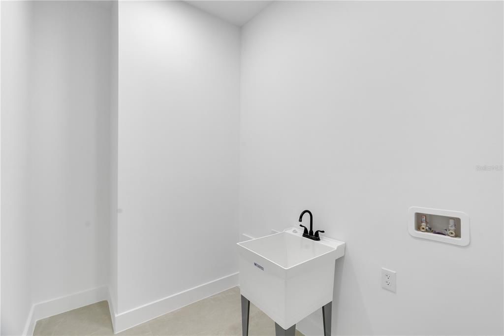 For Sale: $354,900 (4 beds, 2 baths, 1650 Square Feet)