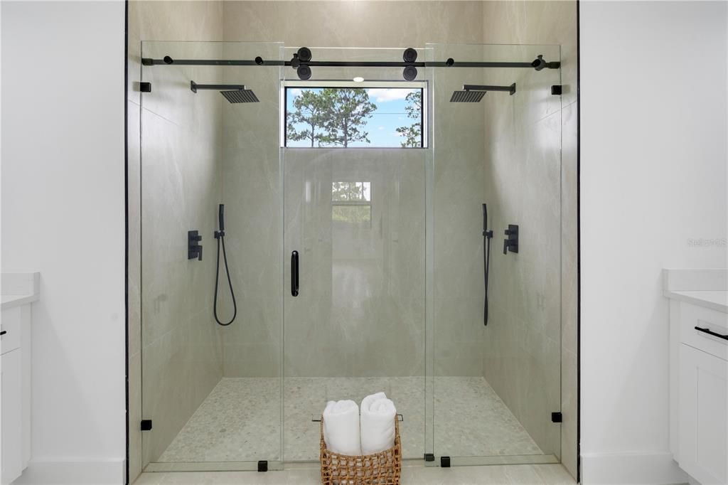 For Sale: $354,900 (4 beds, 2 baths, 1650 Square Feet)