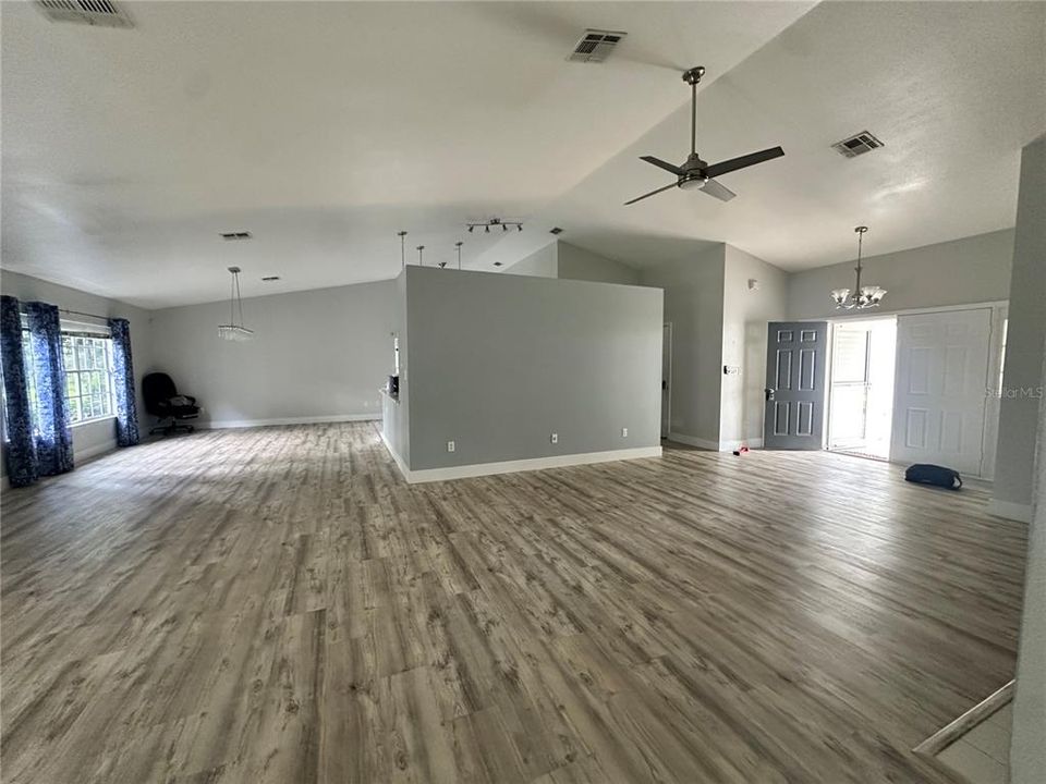 En Venta: $299,000 (2 camas, 2 baños, 2507 Pies cuadrados)