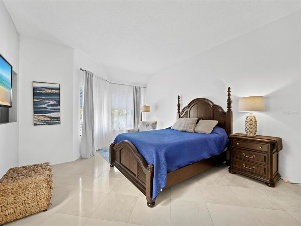 For Sale: $799,000 (2 beds, 2 baths, 1590 Square Feet)