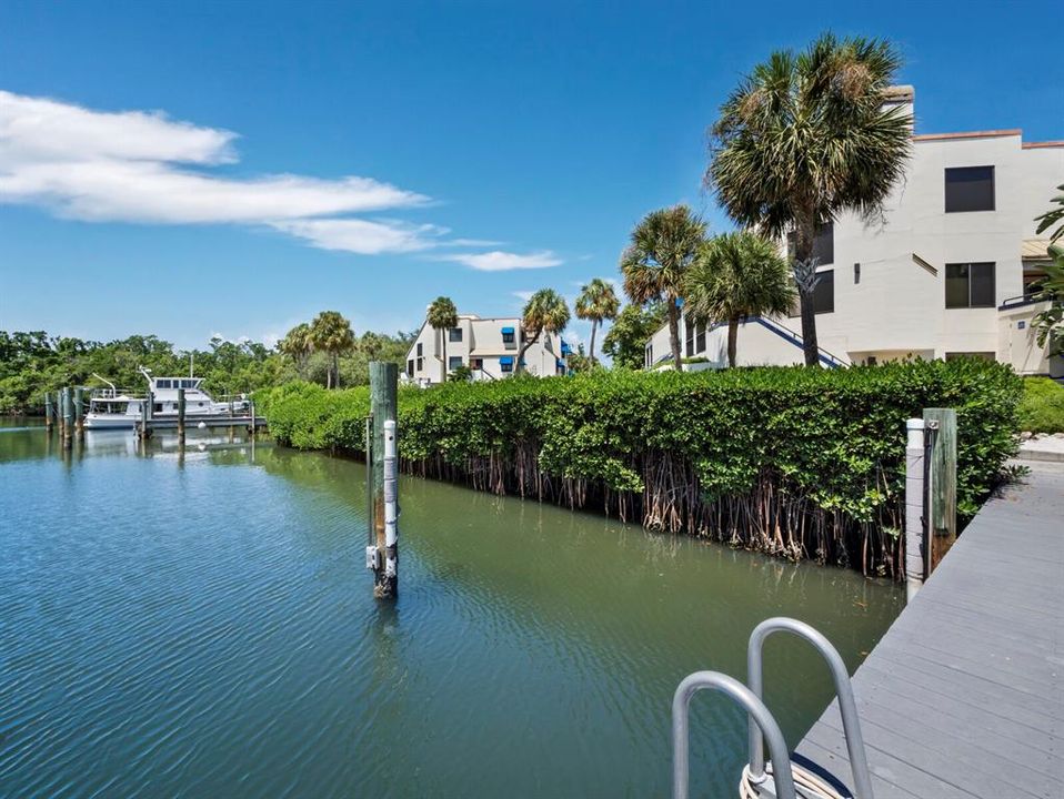 For Sale: $799,000 (2 beds, 2 baths, 1590 Square Feet)