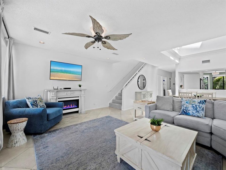 For Sale: $799,000 (2 beds, 2 baths, 1590 Square Feet)