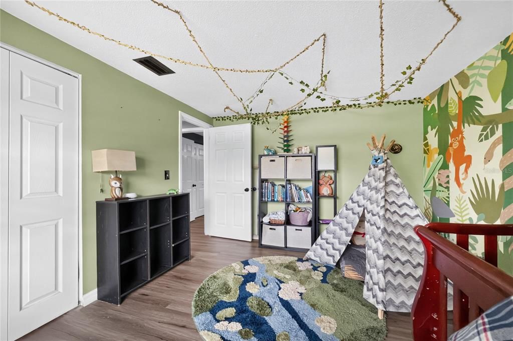 For Sale: $229,000 (2 beds, 2 baths, 914 Square Feet)