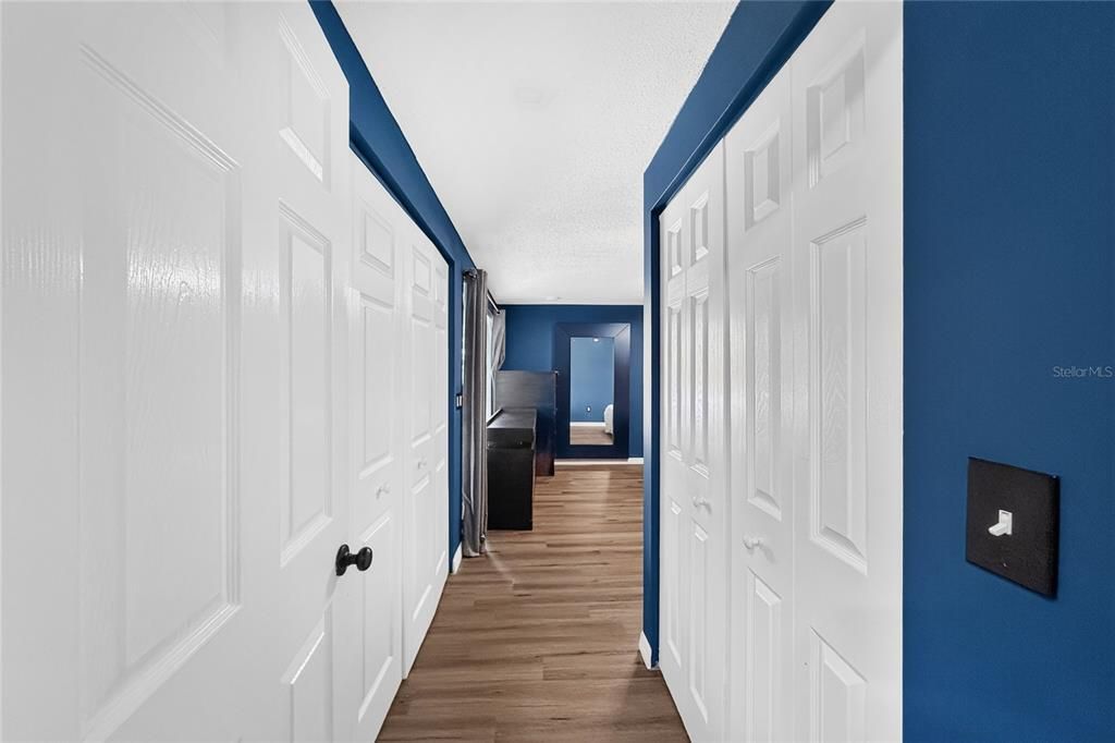 For Sale: $229,000 (2 beds, 2 baths, 914 Square Feet)