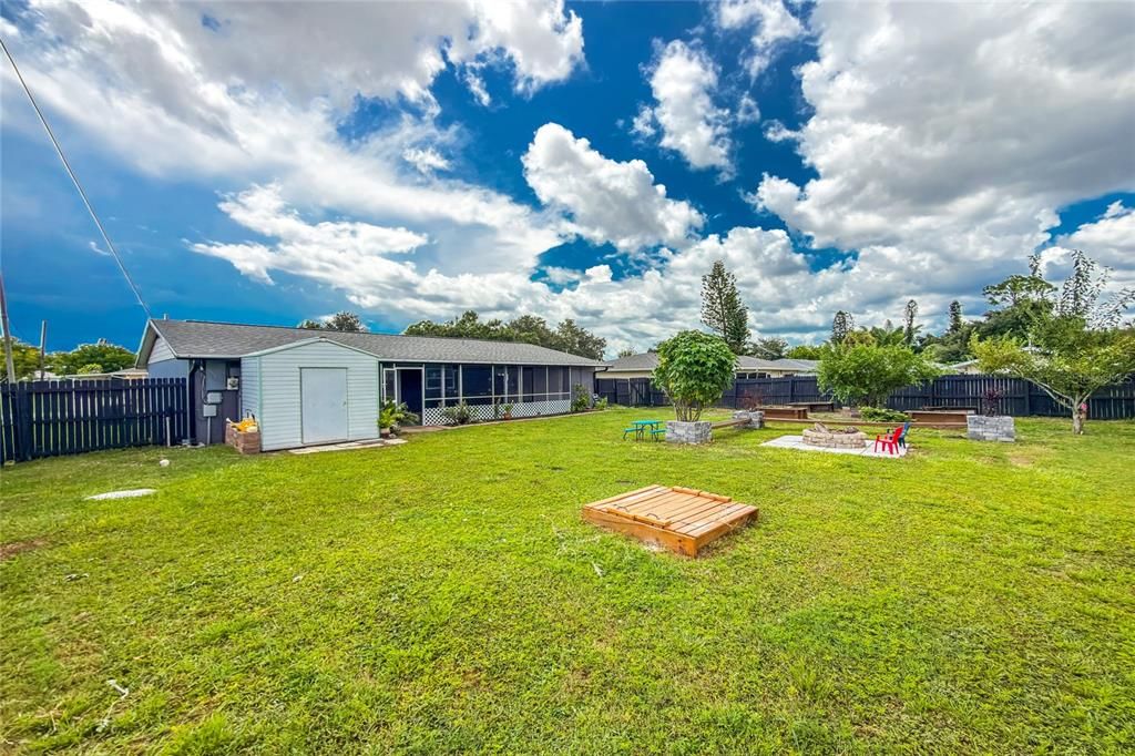 For Sale: $229,000 (2 beds, 2 baths, 914 Square Feet)