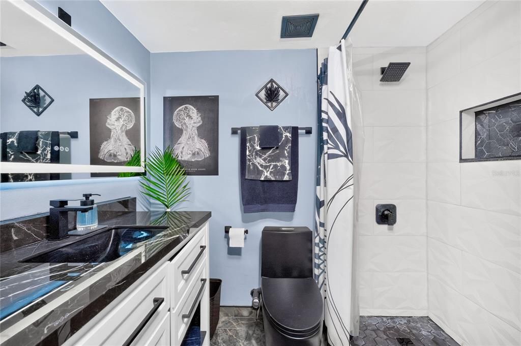 For Sale: $229,000 (2 beds, 2 baths, 914 Square Feet)