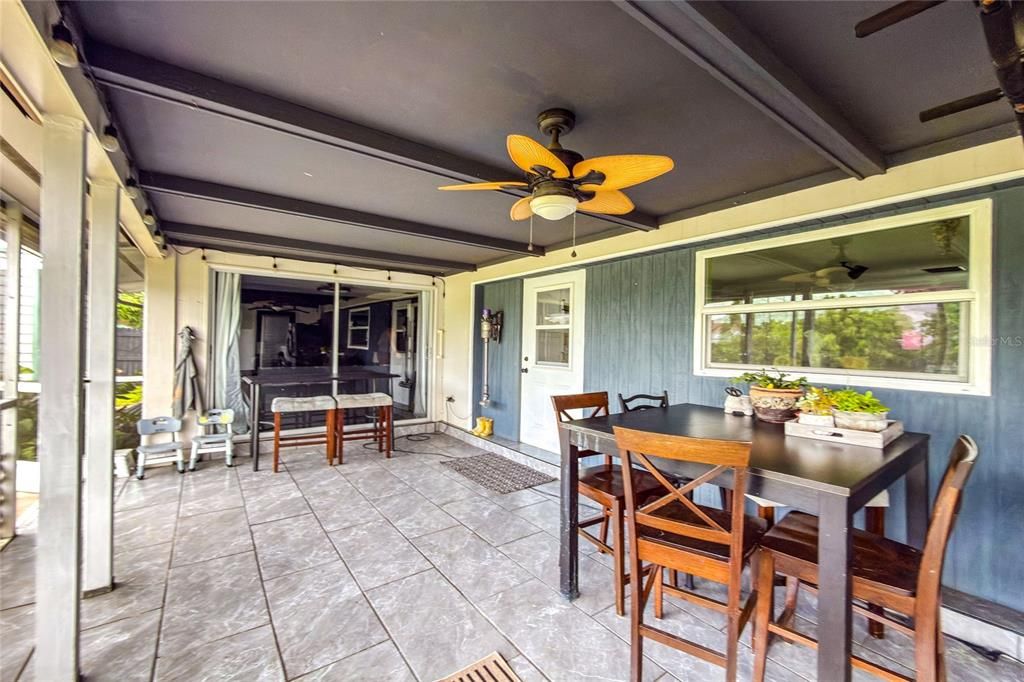For Sale: $229,000 (2 beds, 2 baths, 914 Square Feet)