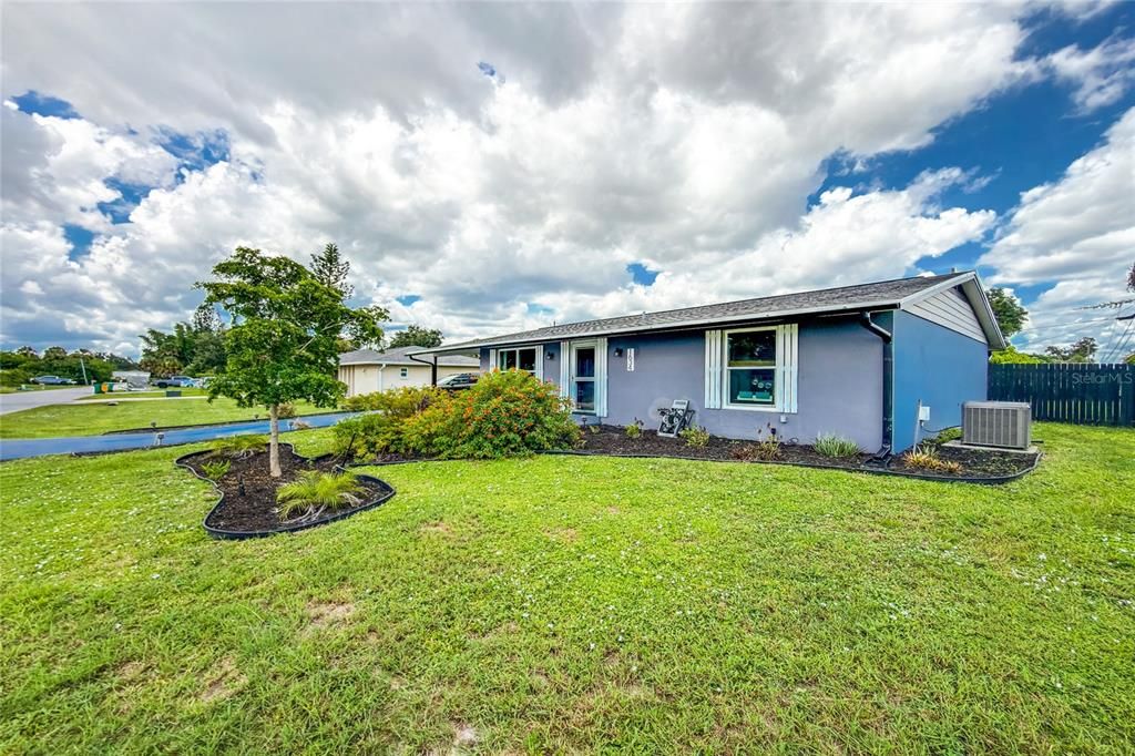 For Sale: $229,000 (2 beds, 2 baths, 914 Square Feet)