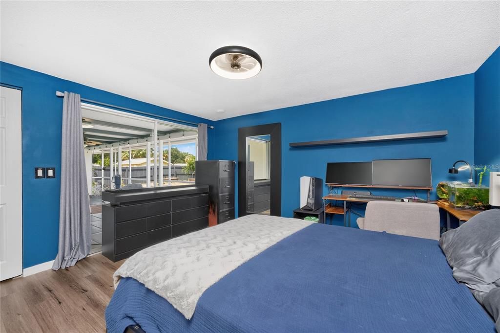 For Sale: $229,000 (2 beds, 2 baths, 914 Square Feet)