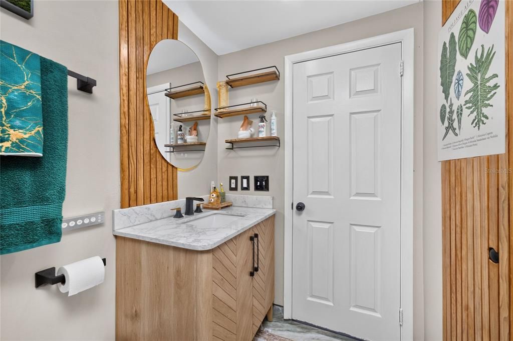 For Sale: $229,000 (2 beds, 2 baths, 914 Square Feet)