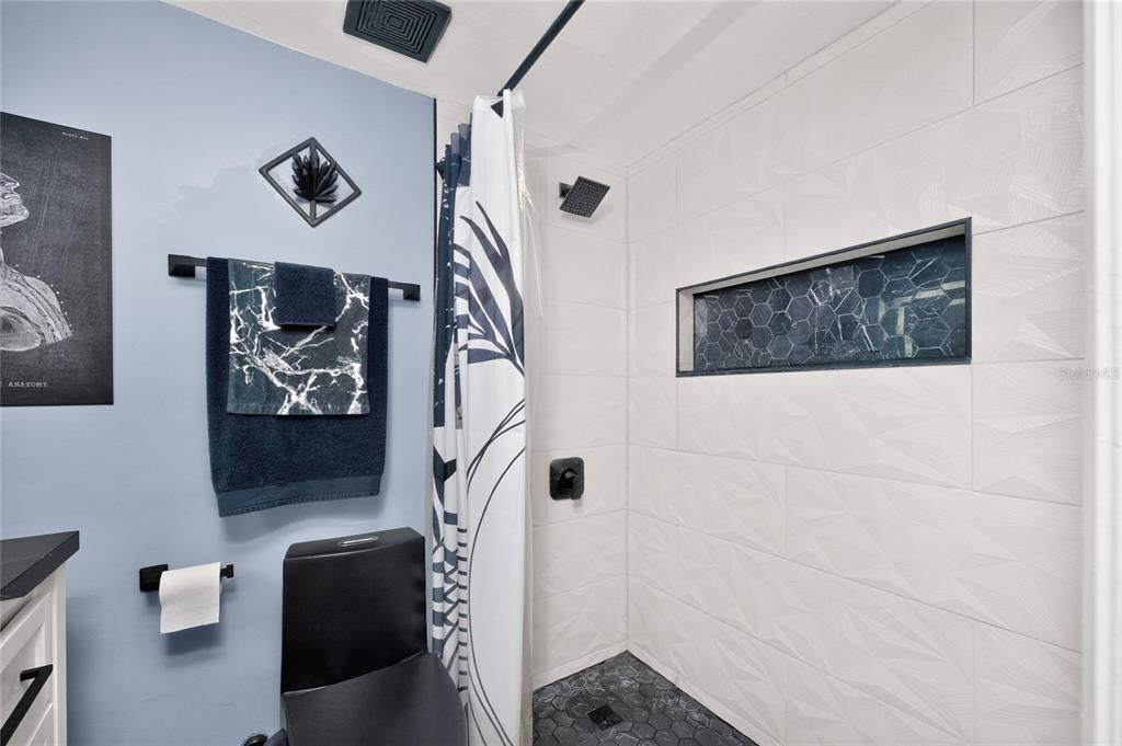 For Sale: $229,000 (2 beds, 2 baths, 914 Square Feet)