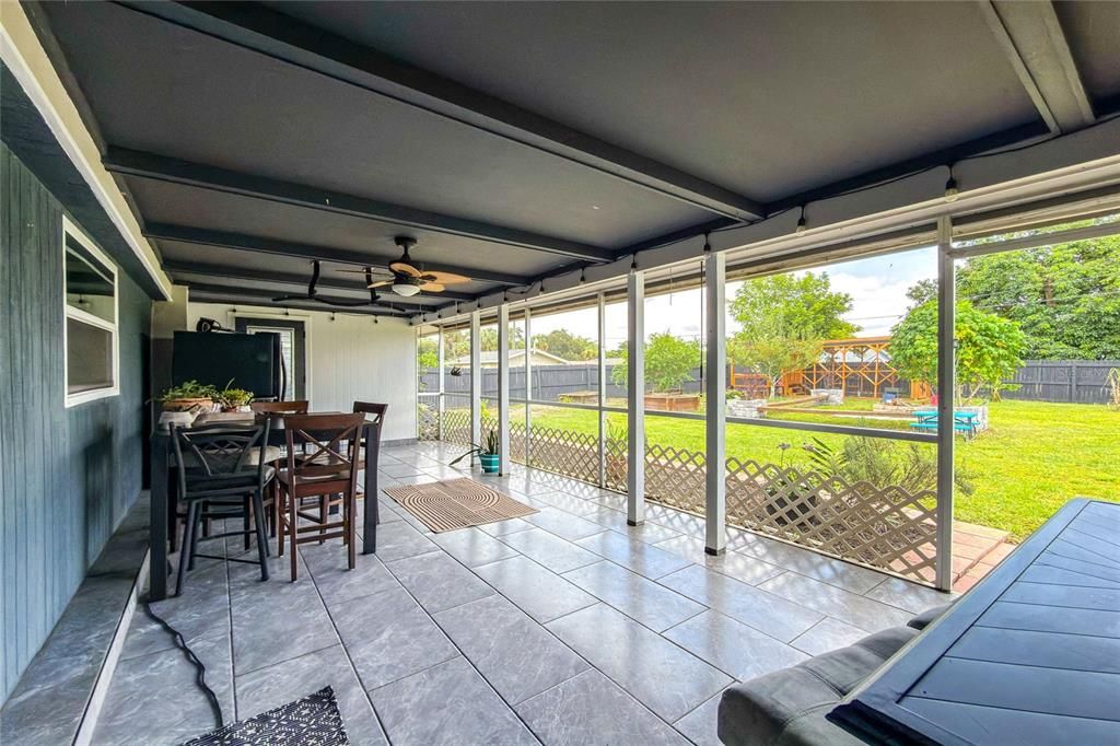 For Sale: $229,000 (2 beds, 2 baths, 914 Square Feet)