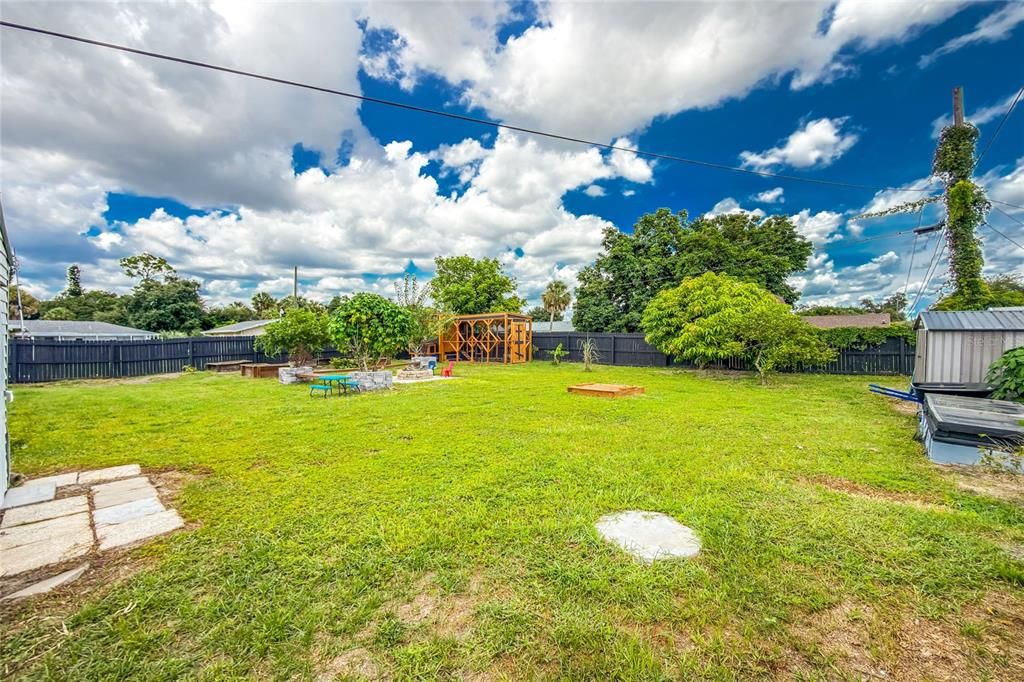 For Sale: $229,000 (2 beds, 2 baths, 914 Square Feet)