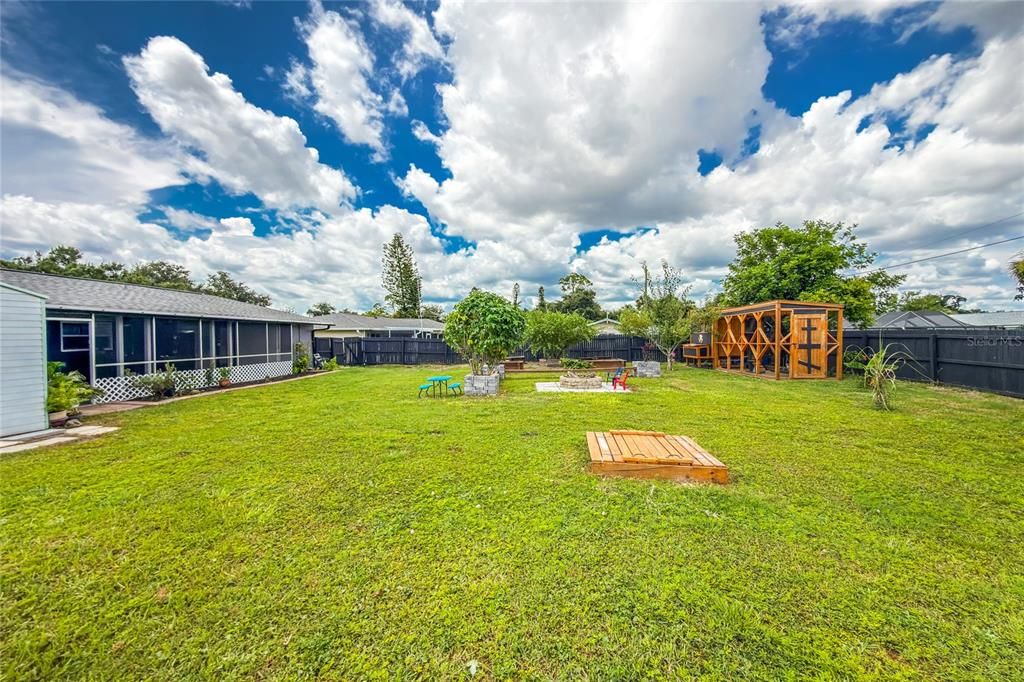 For Sale: $229,000 (2 beds, 2 baths, 914 Square Feet)
